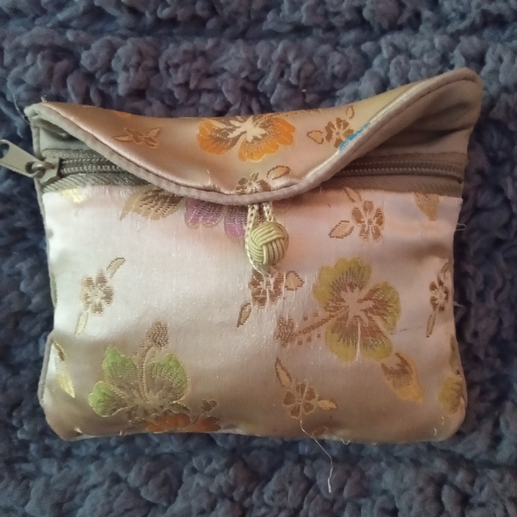 triple strand graduated pearl necklace - Picture 7 of 7